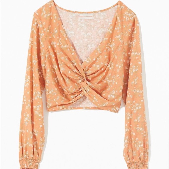 SOLD NWT urban outfitters twist front blouse crop - Picture 4 of 9